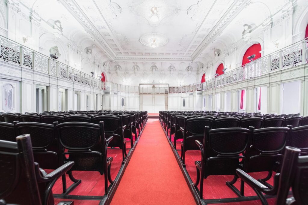 the interior of the festsaal in billrothaus